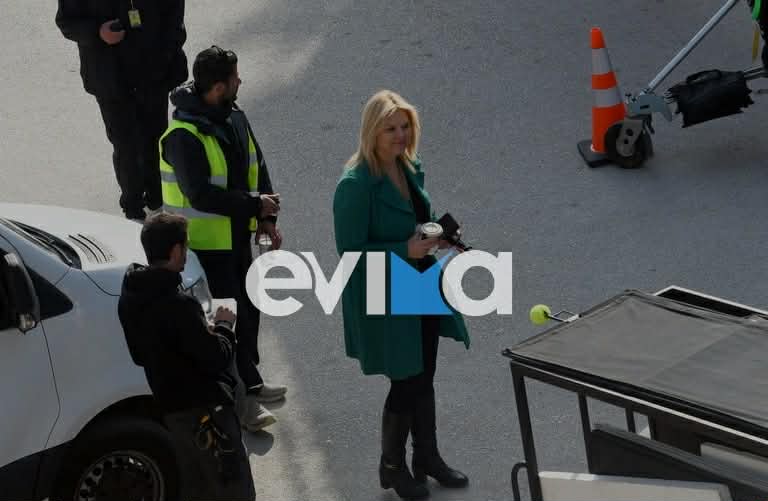 «Διεθνές κινηματογραφικό σκηνικό στη Χαλκίδα: Η δήμαρχος στον χώρο των γυρισμάτων με τον Μπραντ Πιτ»