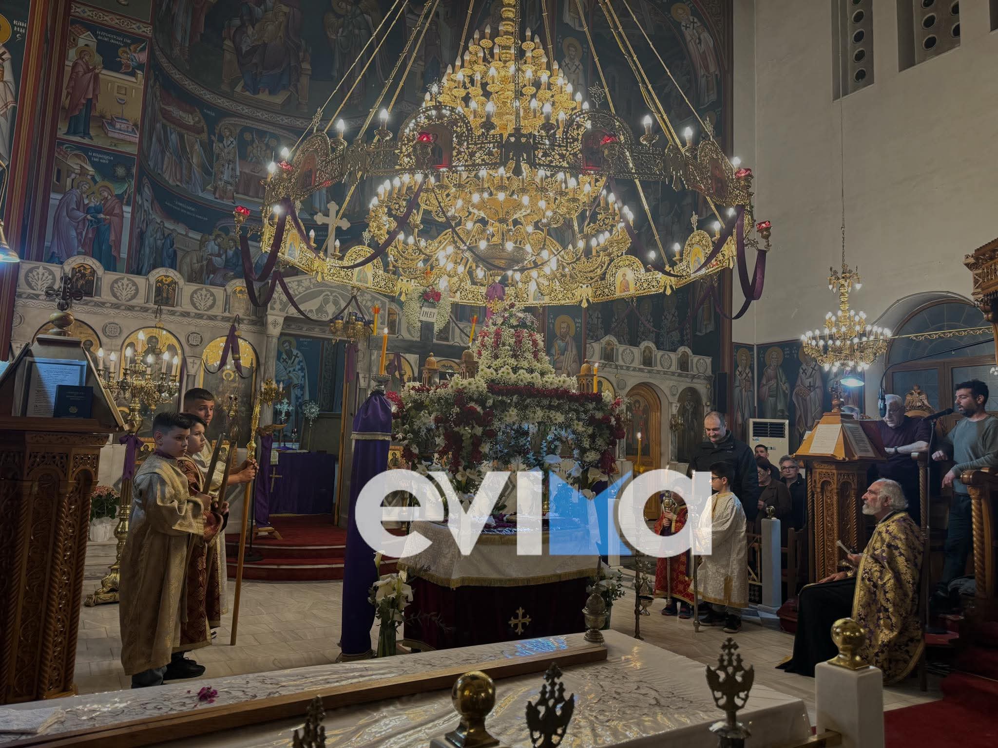 Κατανυκτική ατμόσφαιρα στην Εύβοια: Ψάλλεται το «Η ζωή εν τάφω» σε όλους τους ναούς