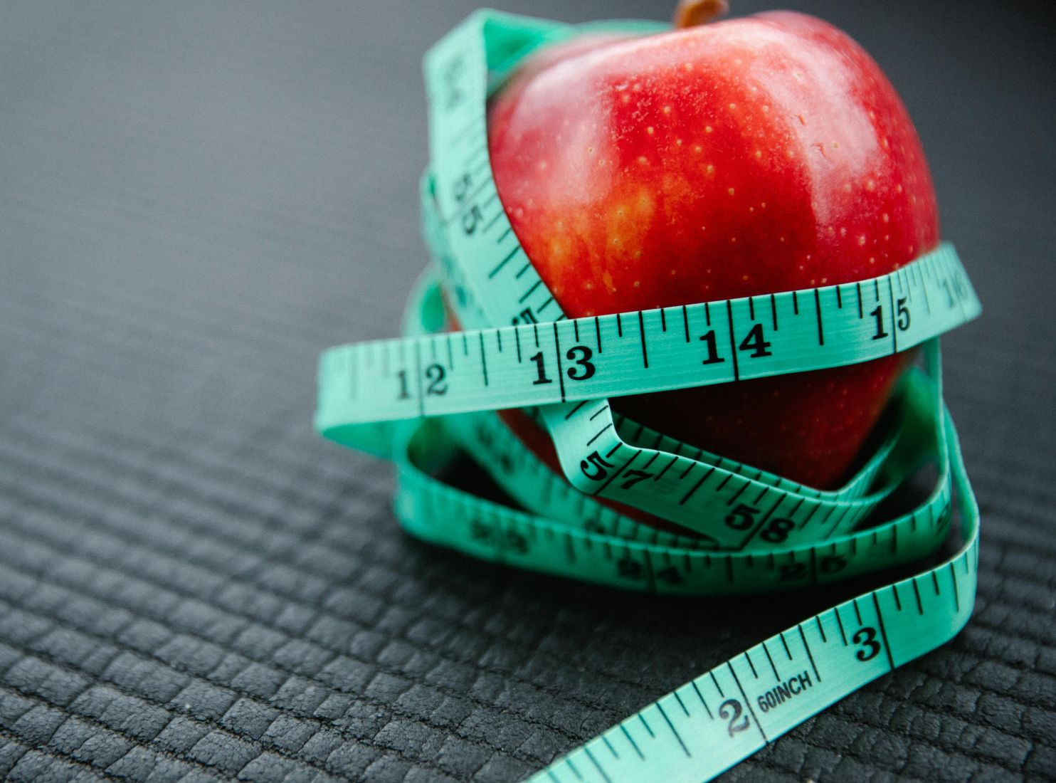 Χάστε κιλά χωρίς δίαιτα: Οι 4 κανόνες Ιταλού γιατρού που υπόσχονται αδυνάτισμα χωρίς στερήσεις