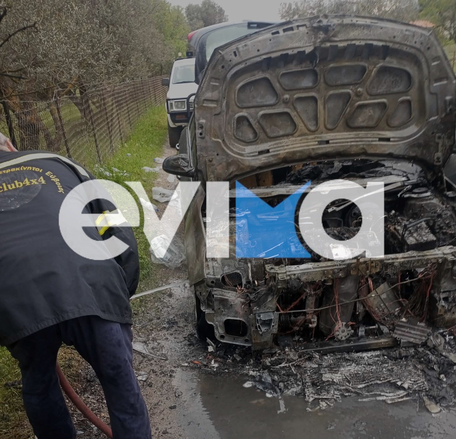 Φωτιά τώρα σε αυτοκίνητο στην Εύβοια