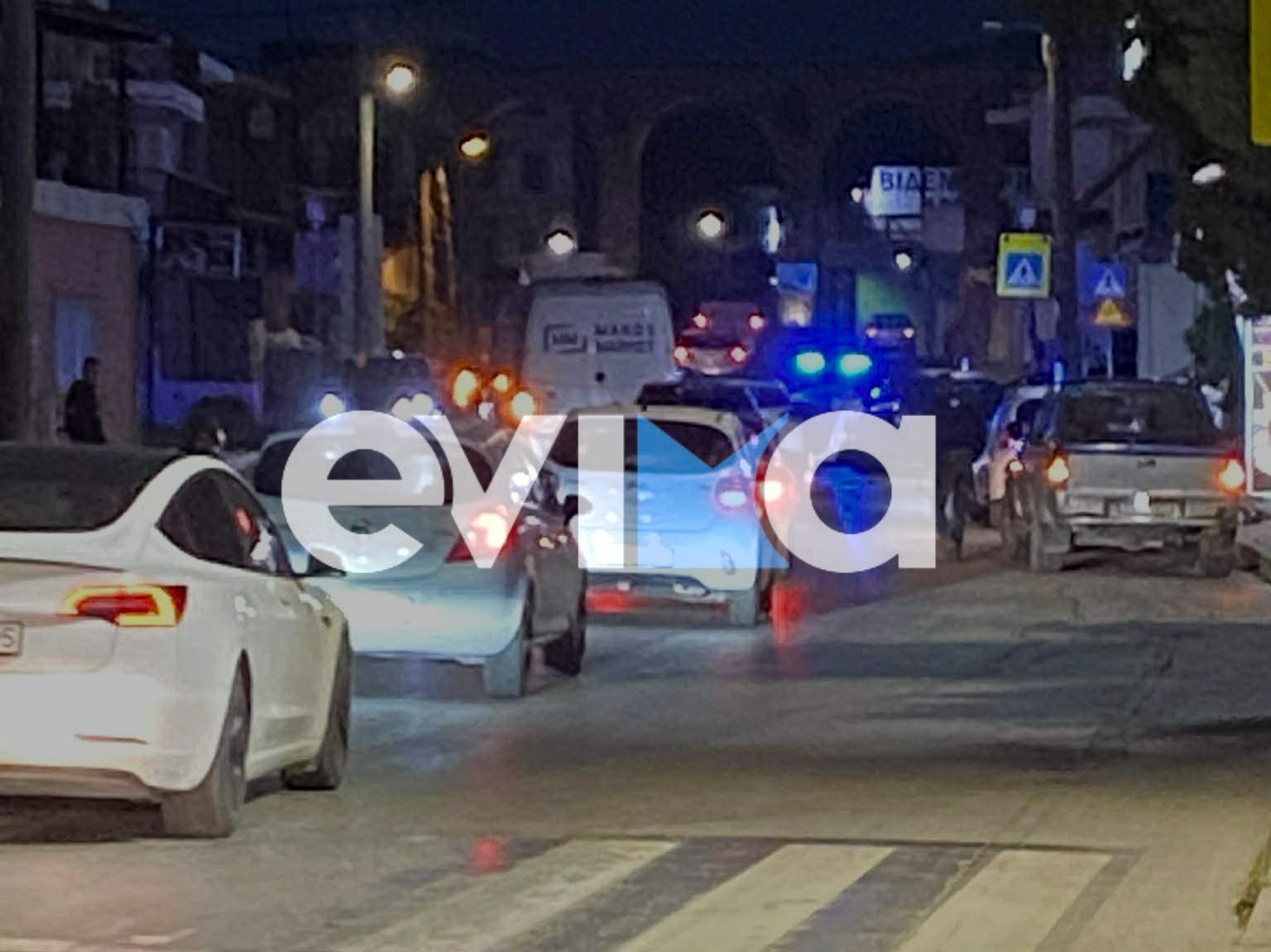 Σφοδρό τροχαίο στη Χαλκίδα με δύο ΙΧ: Κυκλοφοριακό κομφούζιο στους δρόμους