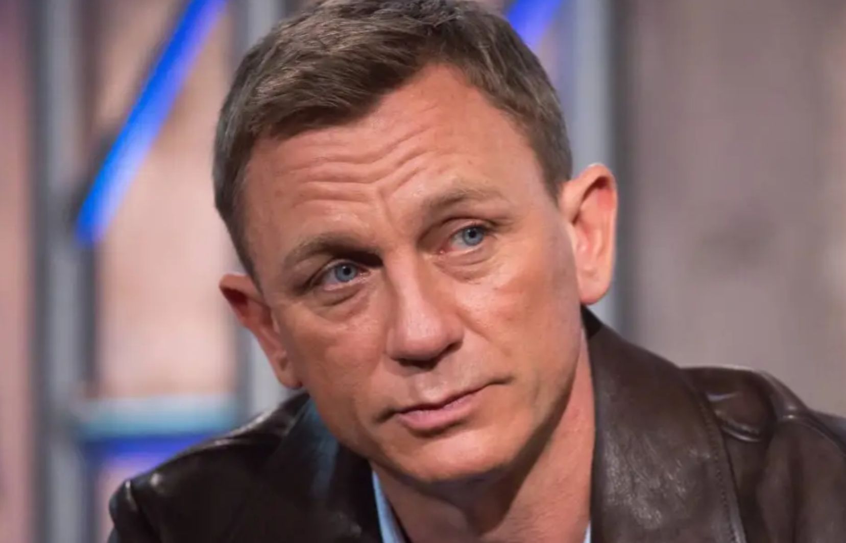 «Δεν έχω ιδέα ποιος είσαι»: Η ατάκα του Ντάνιελ Κρεγκ σε Έλληνα ρεπόρτερ στο αεροδρόμιο