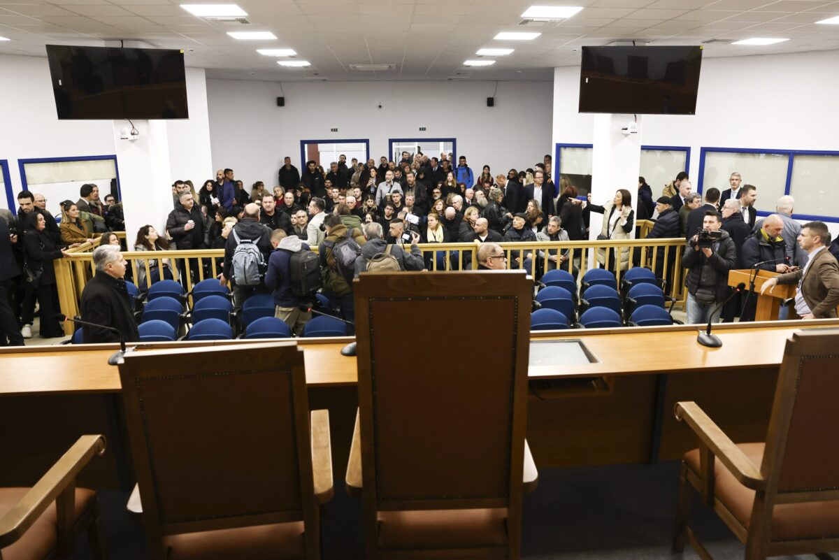 Τέμπη: Διέκοψε το δικαστήριο – Επανήλθε η έδρα μετά τις εντάσεις με Κωνσταντοπούλου, Ρούτσι και Καρυστιανού