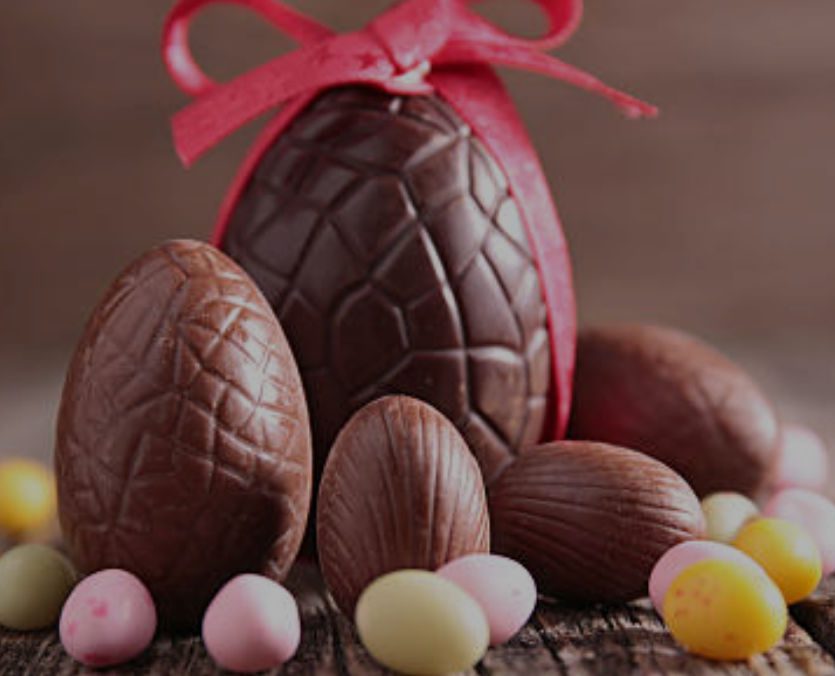Πασχαλινά σοκολατένια αυγά: Ο σωστός τρόπος να τα ανοίξετε και γιατί δεν πρέπει να τα σπάτε