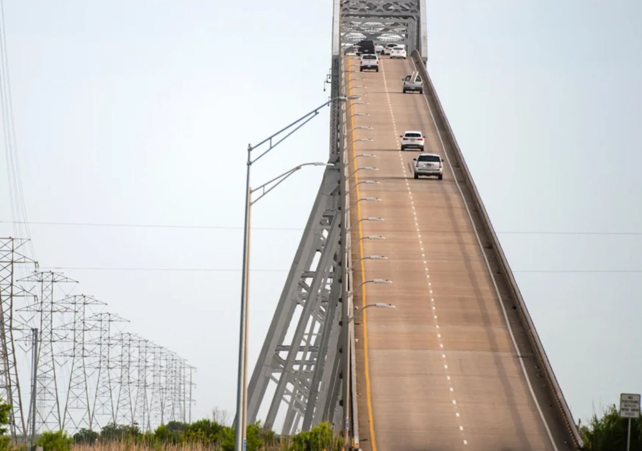 Άνοιξε ξανά η «γέφυρα του τρόμου» – Πού βρίσκεται και γιατί την φοβούνται οι οδηγοί