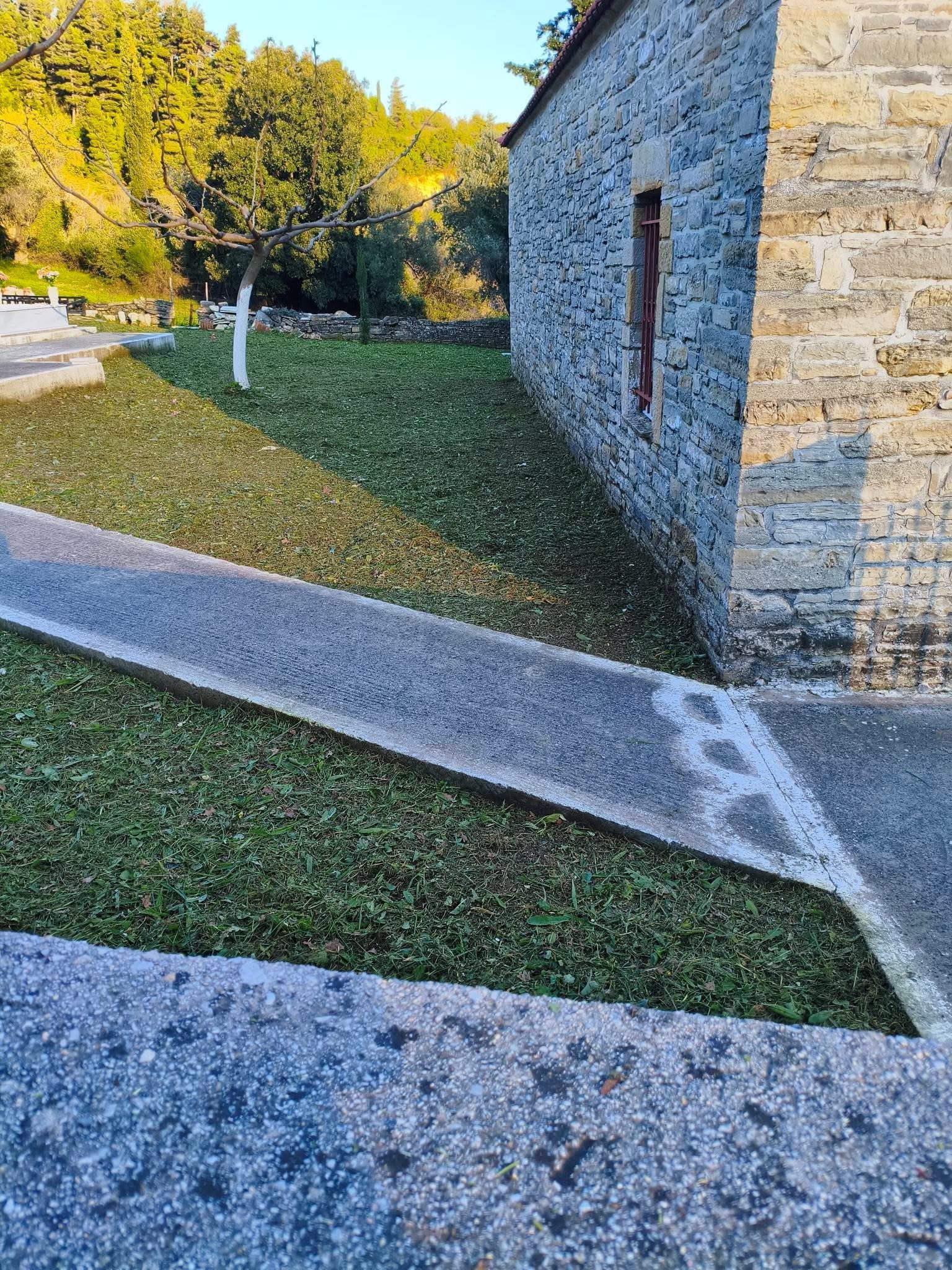 Έκαναν ολοκαίνουργια εν όψει Πάσχα γραφική εκκλησία της Εύβοιας