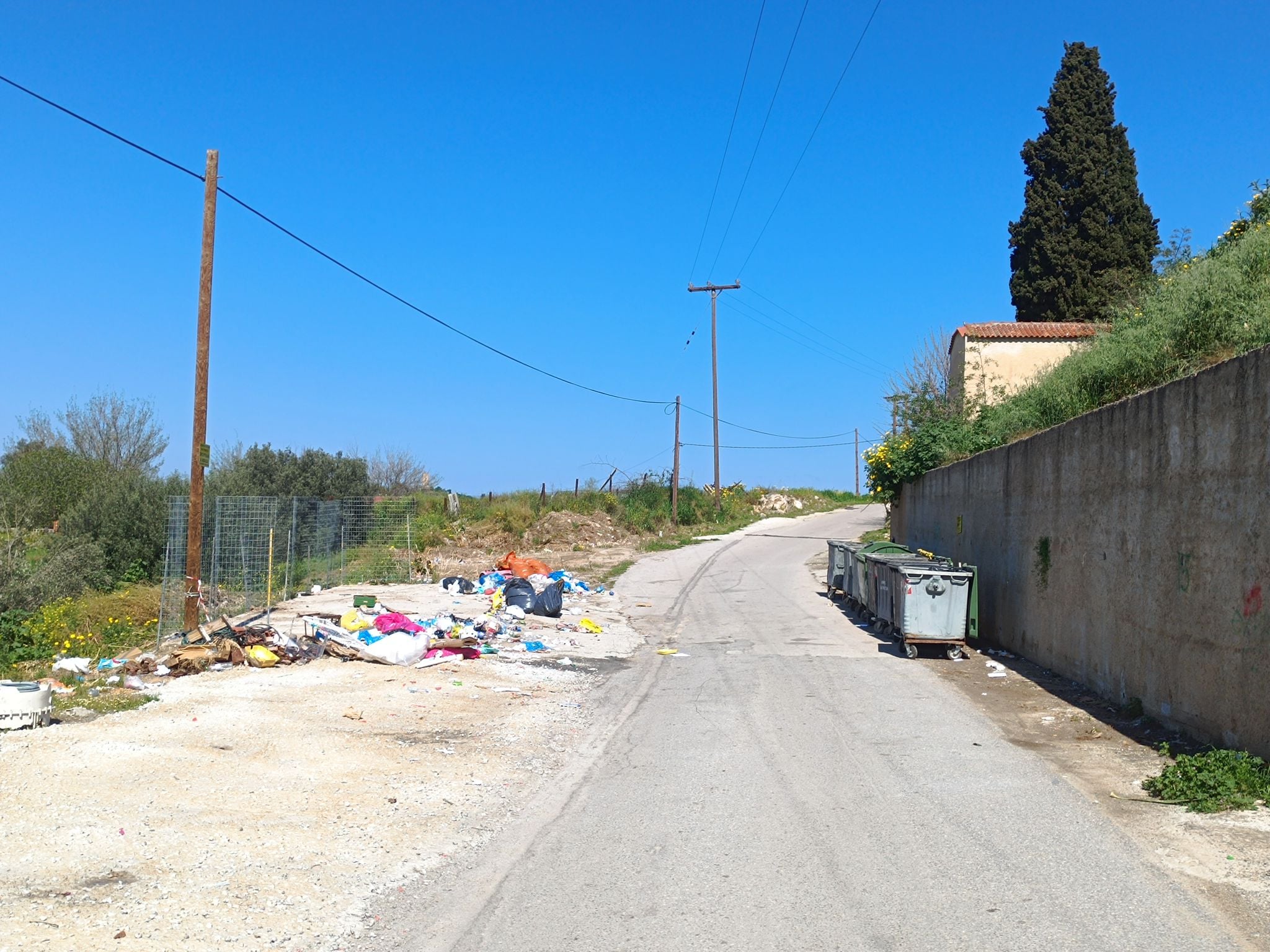 Εύβοια: Πετούν σκουπίδια δίπλα σε άδειους κάδους – Εικόνες ντροπής