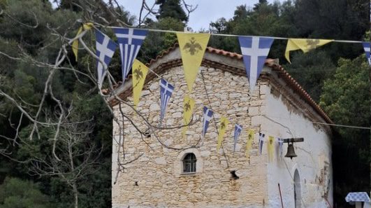 Αυτά είναι τα δύο γραφικά εξωκλήσια που γιορτάζουν σήμερα στην Εύβοια