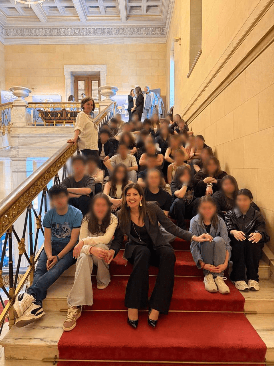 Αυτή η βουλευτής της Εύβοιας υποδέχτηκε μαθητές στην βουλή