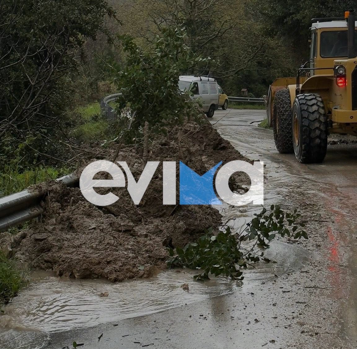 Αυτό το χωριό στην Εύβοια ρήμαξε η κακοκαιρία – Έπεσαν τοιχία, ζημιές σε αυλές σπιτιών (vid)