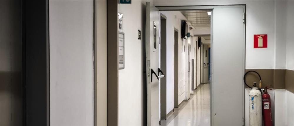 Πειραιάς: Διασωληνωμένος σε κρίσιμη κατάσταση ο 17χρονος που παρασύρθηκε από αστικό λεωφορείο