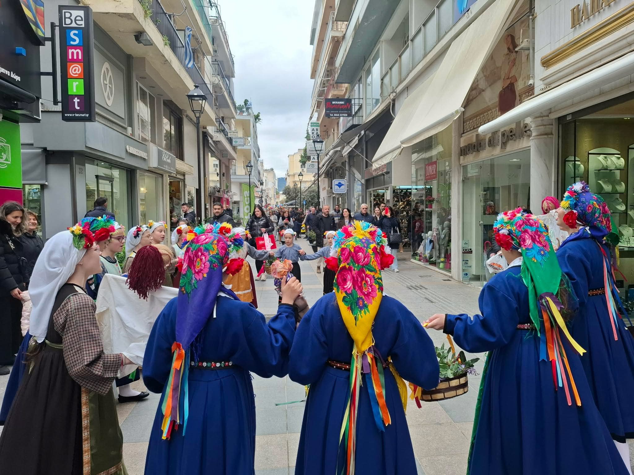 Βγήκαν στους δρόμους της Χαλκίδας οι Λαζαρίνες! Συγκίνησαν τον κόσμο! (pics)