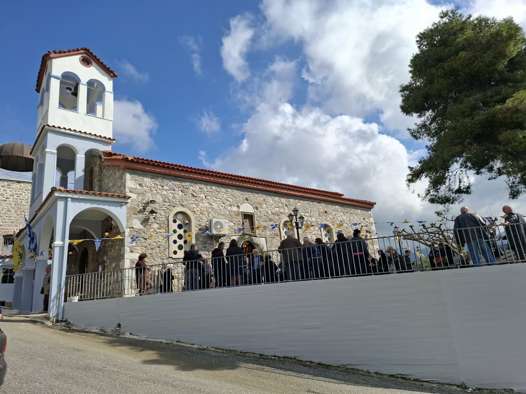 Εύβοια: Έτσι εορτάστηκε η Κυριακή των Βαΐων στη Μητρόπολη Καρυστίας και Σκύρου