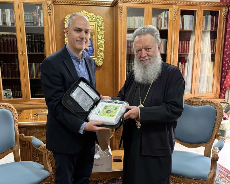 Χαλκίδα: Πρόσφεραν απινιδωτή για τις κατασκηνώσεις της Μητρόπολης