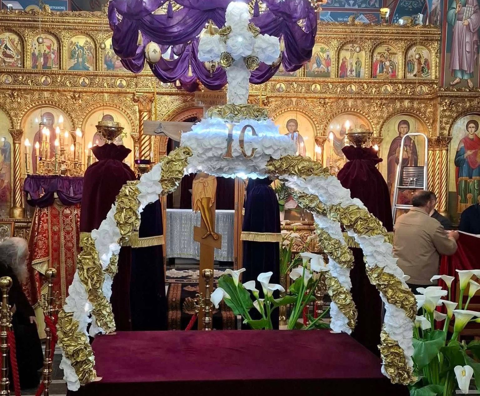 Ρίγη συγκίνησης σε όλη την Εύβοια από το στολισμό των Επιταφίων- Δείτε φωτογραφίες