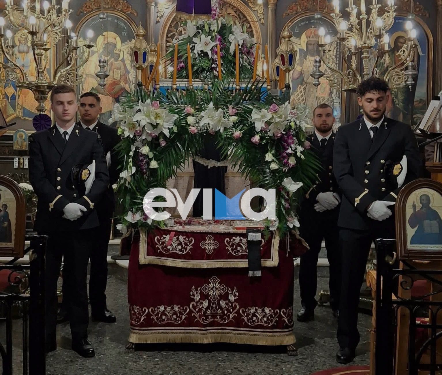 Βυθίστηκε στη συγκίνηση η Κύμη: Λαμπρή περιφορά Επιταφίου με τη Σχολή Πλοιάρχων