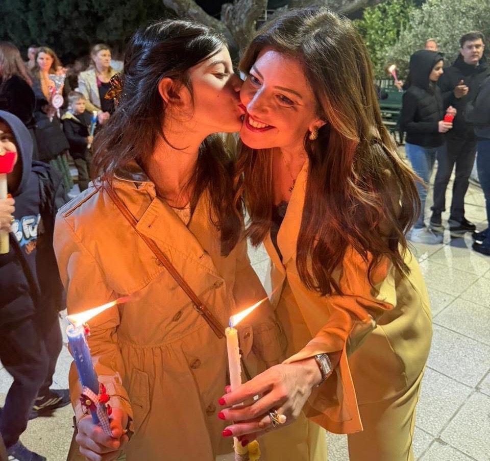 Εύβοια: Το τρυφερό φιλί που λύγισε τη βουλευτή, Κωνσταντίνα Καραμπατσώλη