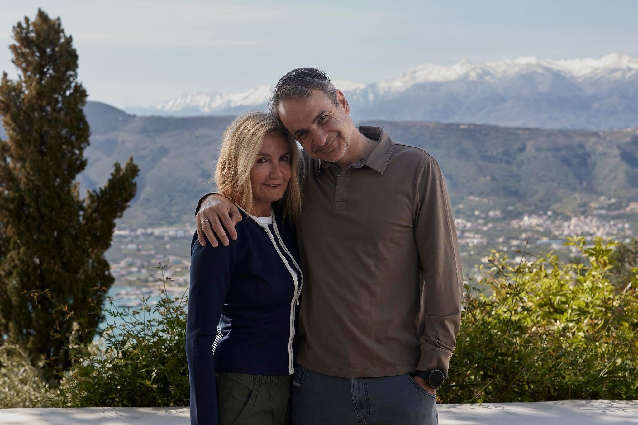 Ευχές με φωτογραφία από τον πρωθυπουργό Κυριάκο Μητσοτάκη