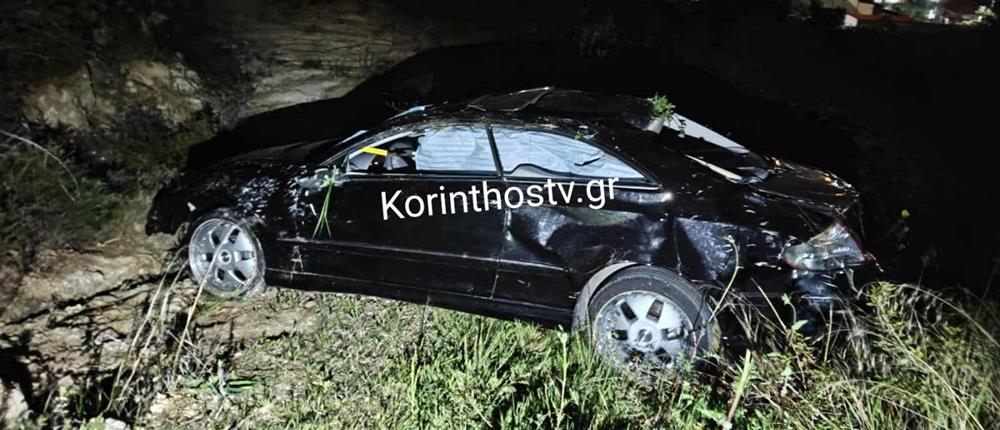 Αυτοκίνητο έπεσε σε γκρεμό 70 μέτρων στην Κόρινθο (εικόνες)