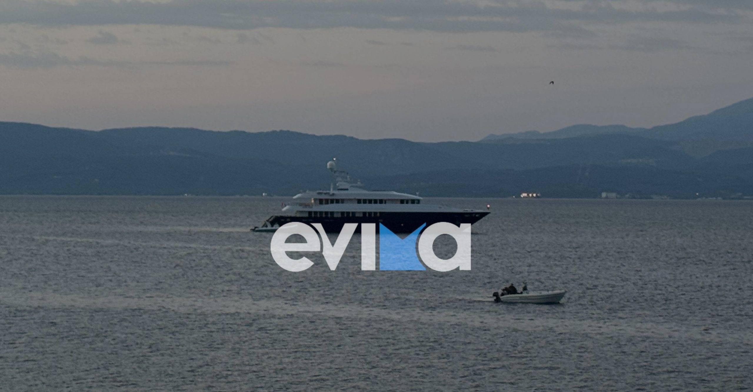 Εντυπωσιακό γιοτ «έδεσε» στις Ροδιές Χαλκίδας και μαγνήτισε τα βλέμματα