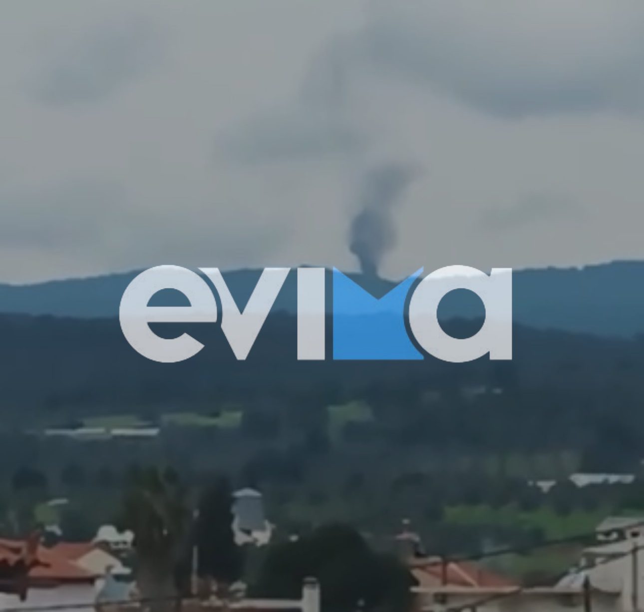 Φωτιά τώρα σε αυτοκίνητο στην Εύβοια – Βίντεο