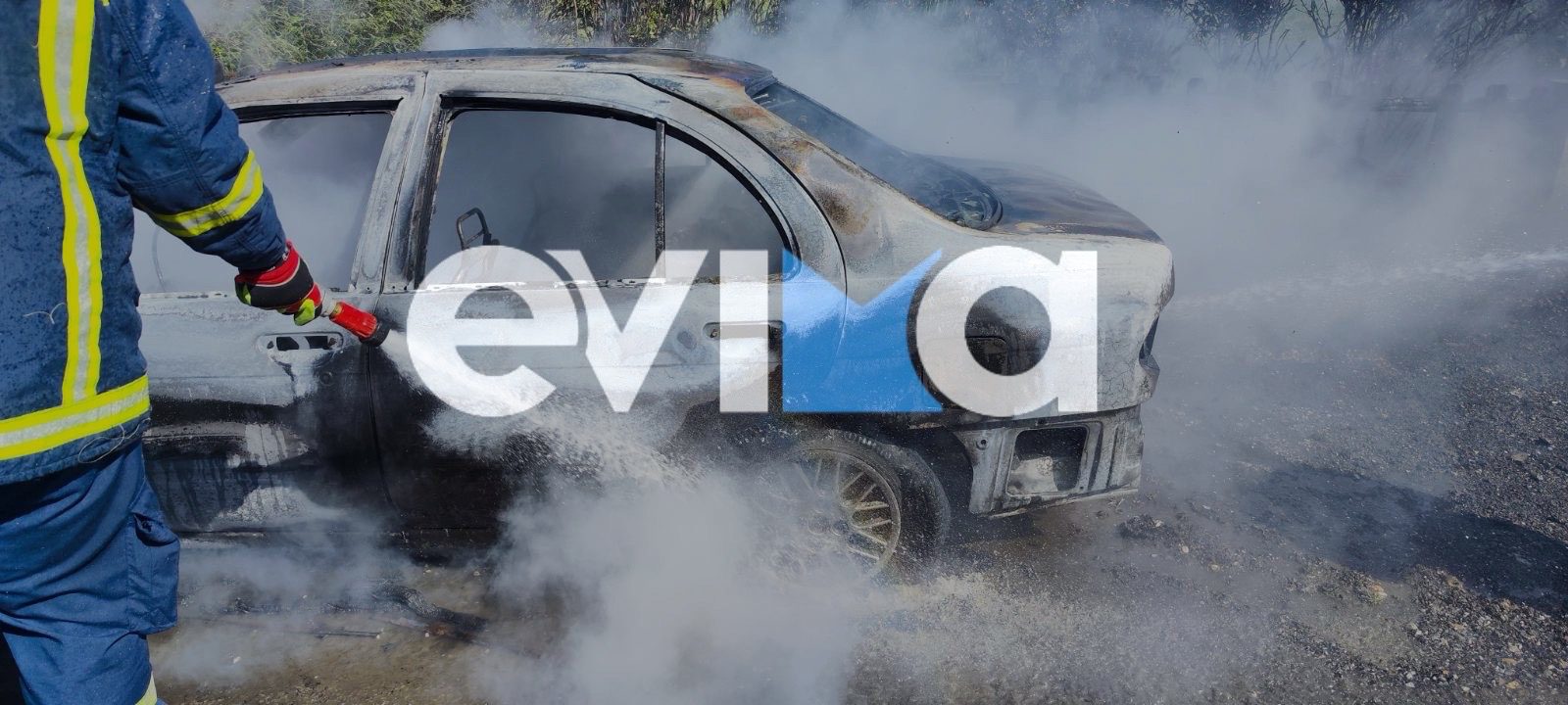 Εύβοια: Φωτιά σε αυτοκίνητο σε παραλιακό δρόμο- Κάηκε ολοσχερώς