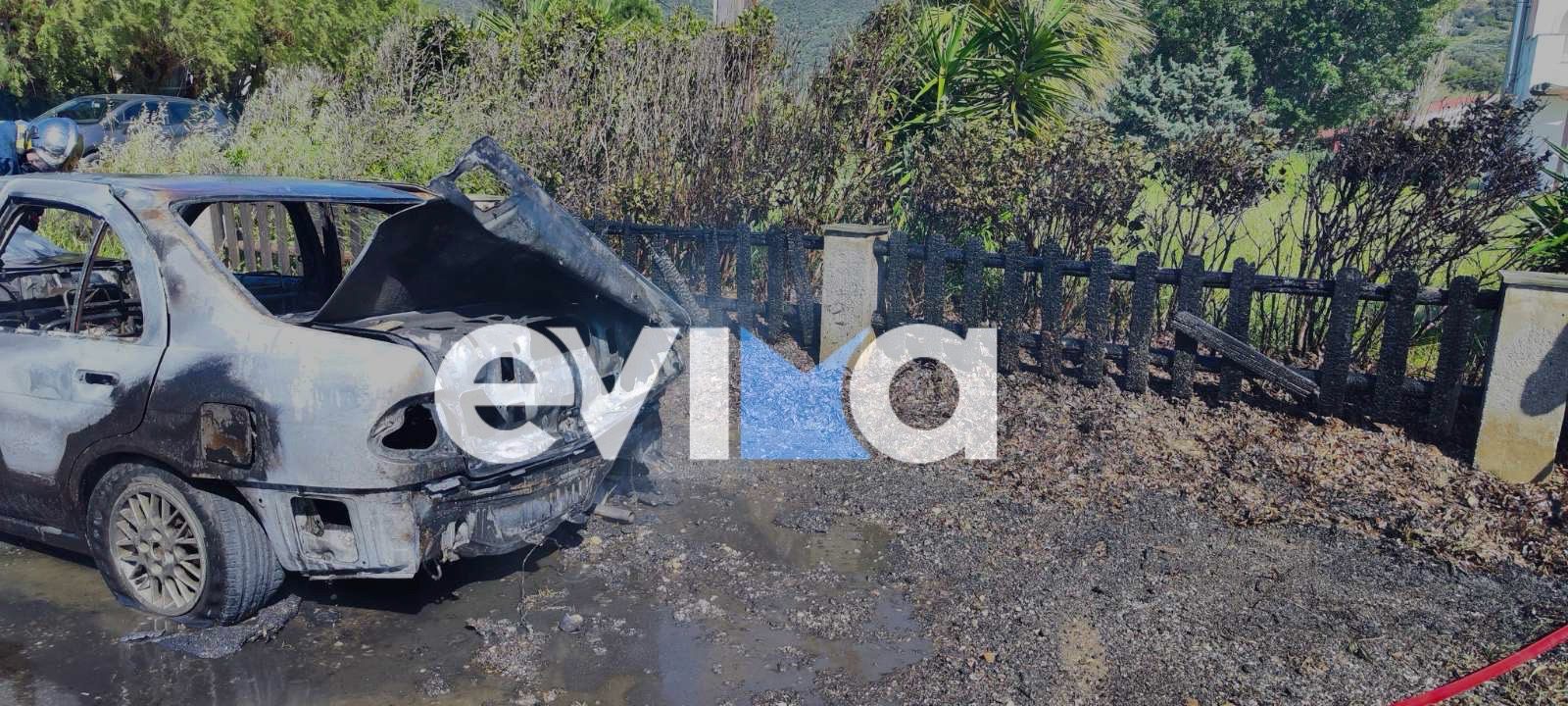 Εύβοια: Σε αυτό τον παραλιακό δρόμο άρπαξε φωτιά ΙΧ