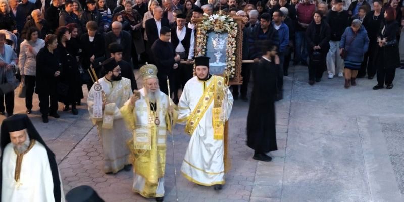 Χαλκίδα: Συγκινητική λιτανεία στους δρόμους της πόλης – Εικόνες