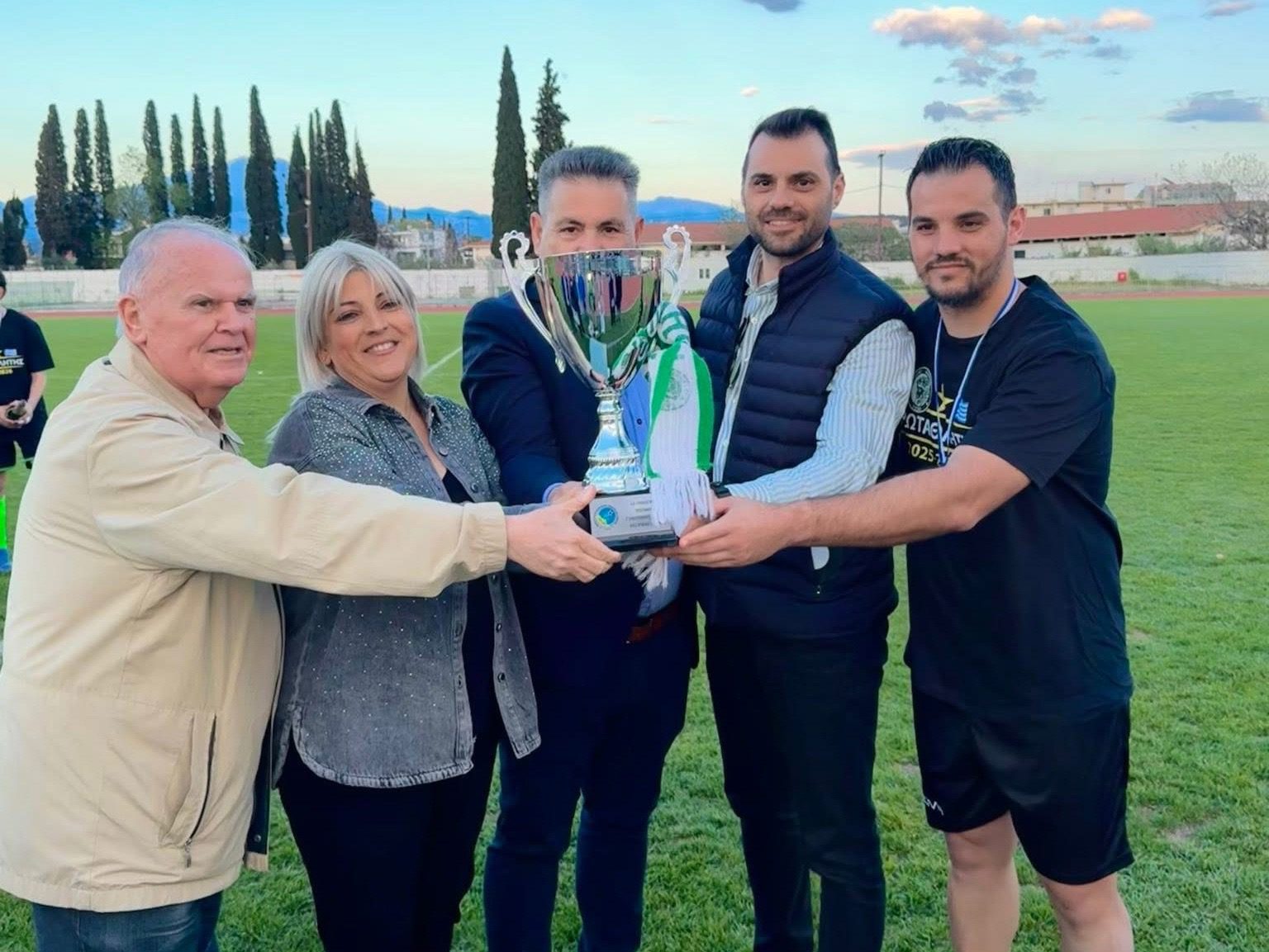 Εύβοια: Σήκωσε την κούπα μαζί με τον Ηρακλή Ψαχνών ο δήμαρχος