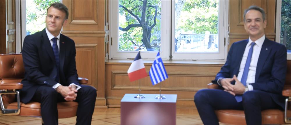 Στο Μέγαρο Μαξίμου ο Γάλλος Πρόεδρος