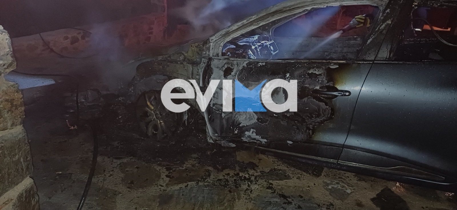 Φωτιά σε αυτοκίνητο στην Εύβοια – Κάηκε ολοσχερώς