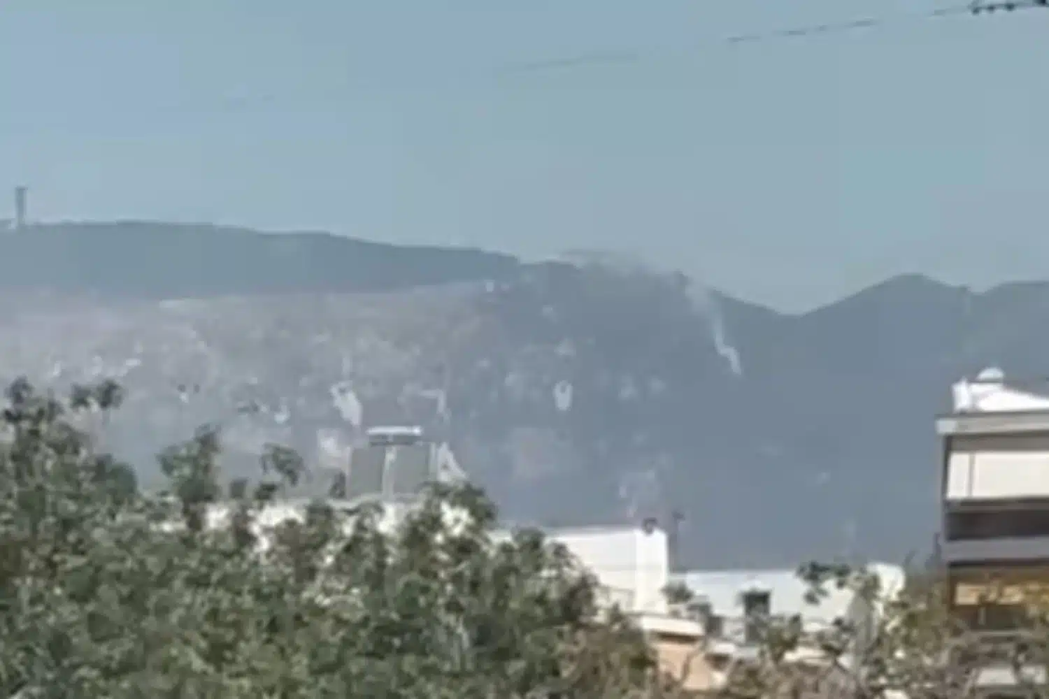 Φωτιά τώρα στην Πάρνηθα σε δασική έκταση – Διακοπή κυκλοφορίας από το τελεφερίκ