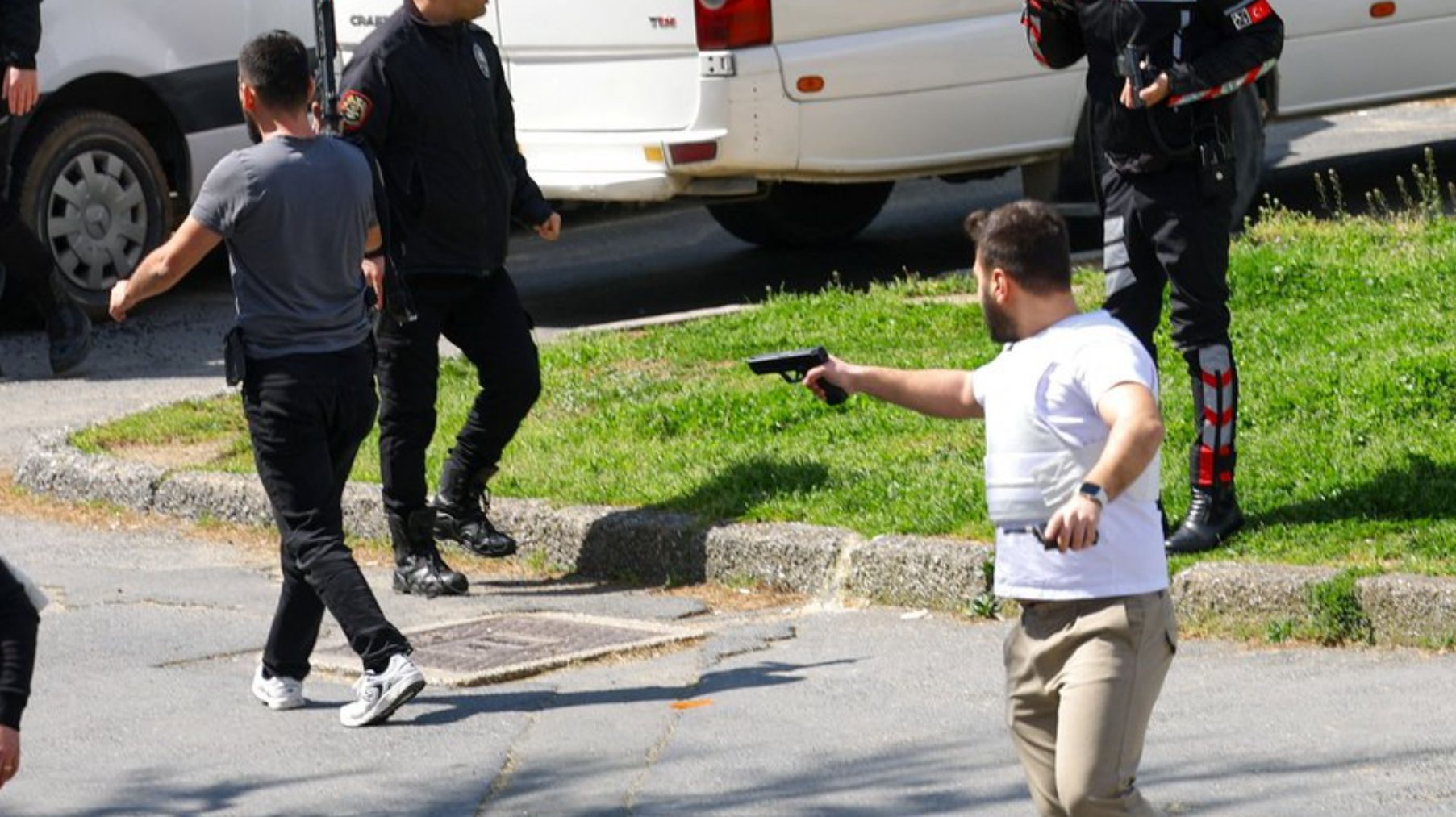 Πυροβολισμοί έξω από το ισραηλινό προξενείο στην Κωνσταντινούπολη – Δύο νεκροί δράστες, τραυματίες αστυνομικοί