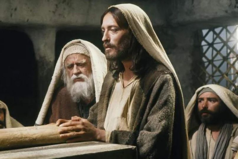 Το αστρονομικό ποσό που κόστισε η σειρά «Ο Ιησούς από τη Ναζαρέτ» – Πόσα χρήματα πήρε ο «Ιησούς» Ρόμπερτ Πάουελ