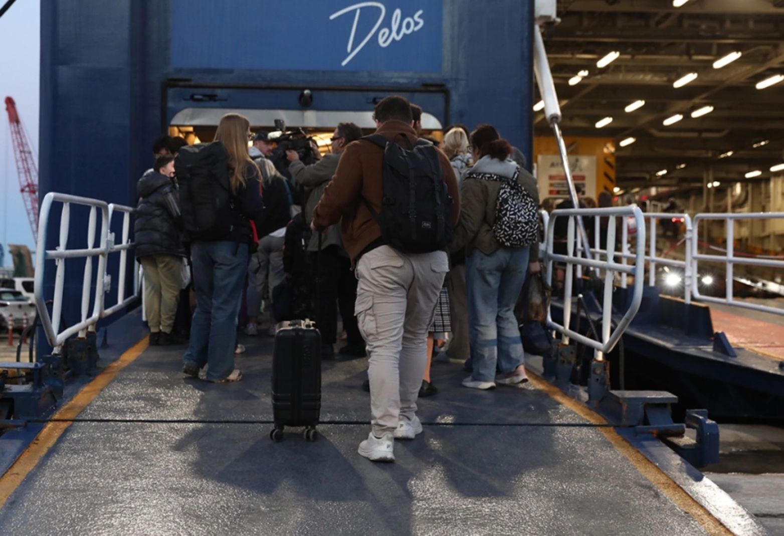 Πάσχα: Κορυφώνεται η έξοδος των εκδρομέων – Χαμός στα λιμάνια, γεμάτα τα ΚΤΕΛ