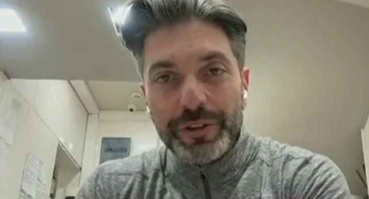 Άγνωστος έκλεψε το κινητό του Μαρτίκα – Δείτε το βίντεο