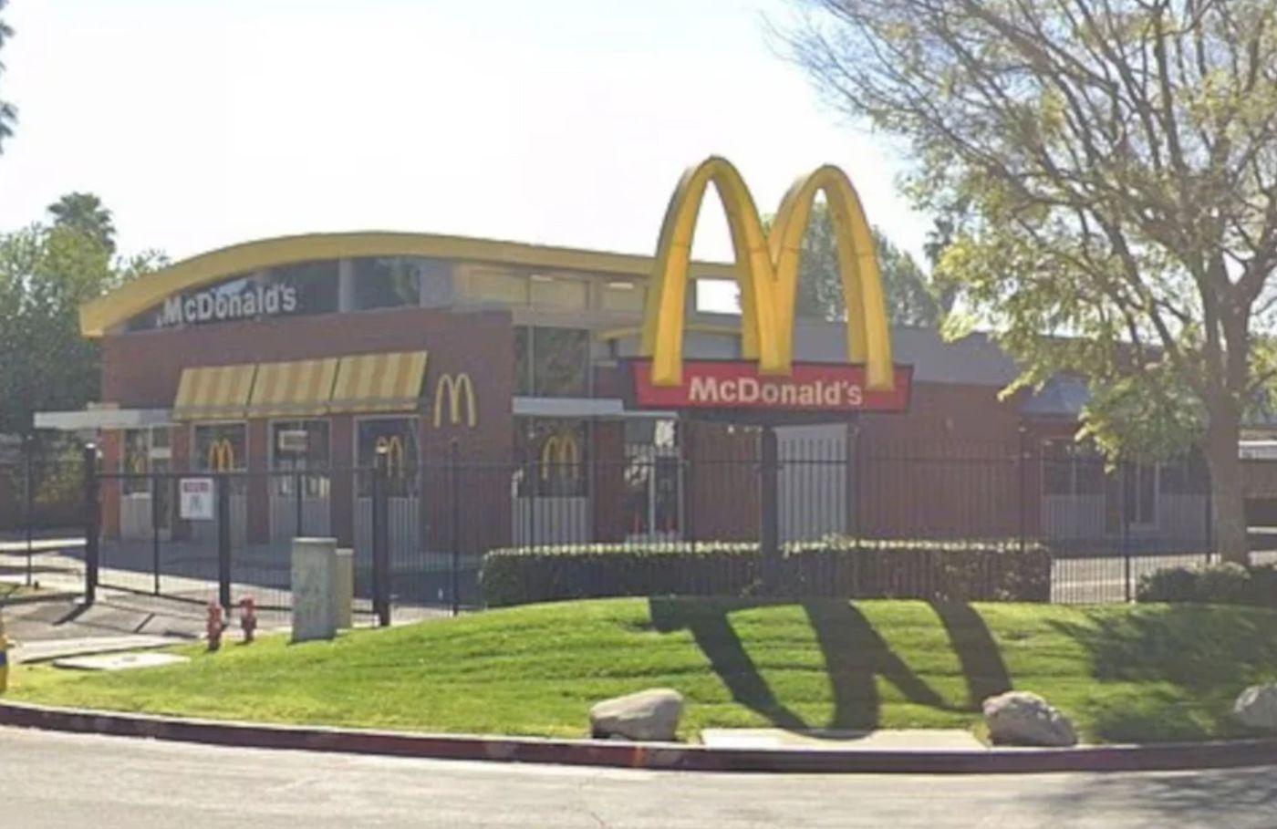 Γιατί αυτό το κατάστημα McDonald’s δεν εξυπηρέτησε ποτέ πελάτη