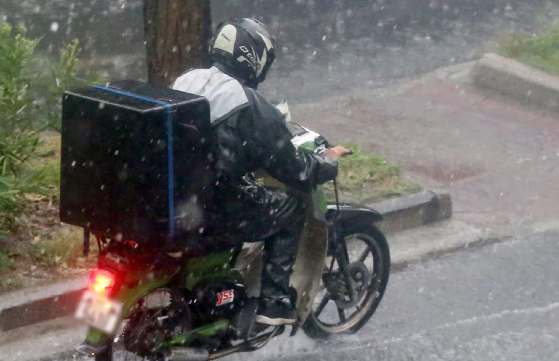 Κακοκαιρία: Μέτρα προστασίας για τους εργαζόμενους – Για ποιους θα ισχύει παύση εργασιών