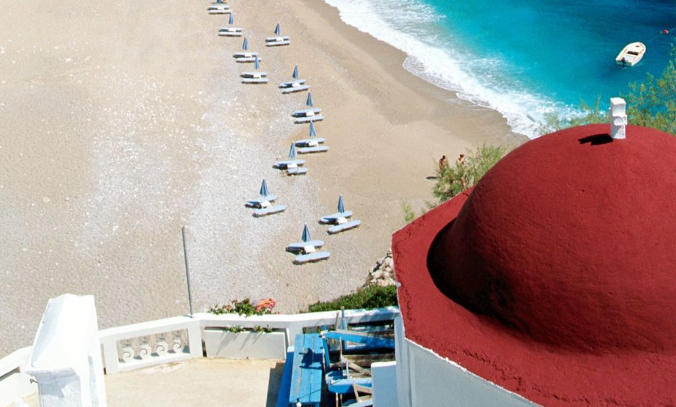 Αυτό το ελληνικό νησί υμνεί η βρετανική Sun – Το συγκρίνει με τη Χαβάη