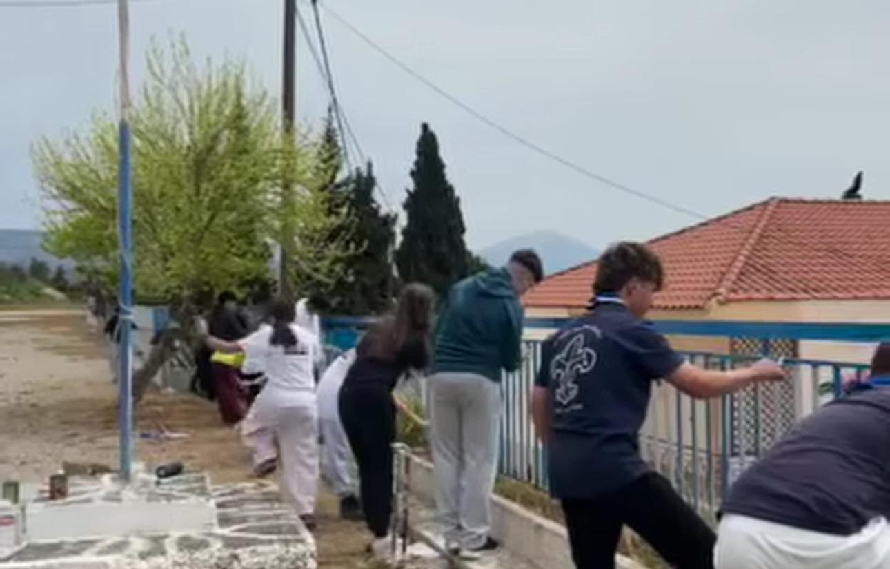 Εθελοντισμός στην πράξη: Πρόσκοποι έδωσαν νέα πνοή στο σχολείο της Εύβοιας (vid)