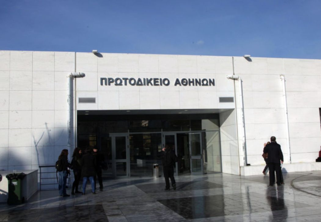 Περισσότεροι αστυνομικοί και μηχανήματα X-ray – «Αστακός» τα δικαστήρια μετά την εισβολή του 89χρονου