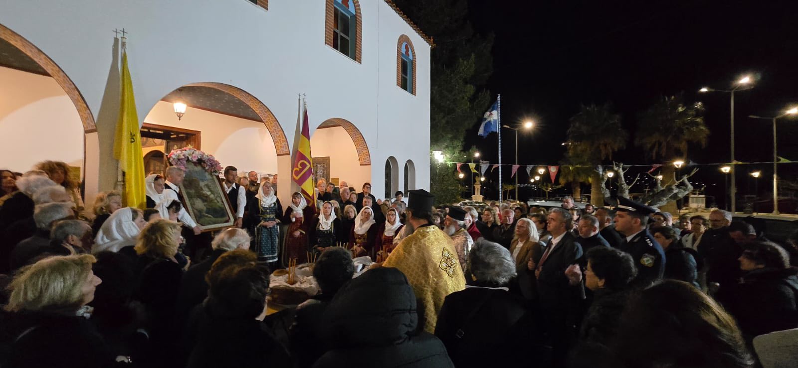 Εύβοια: Πλημμύρισε πιστούς το Μαρμάρι για τον Πολιούχο του Άγιο Γεώργιο