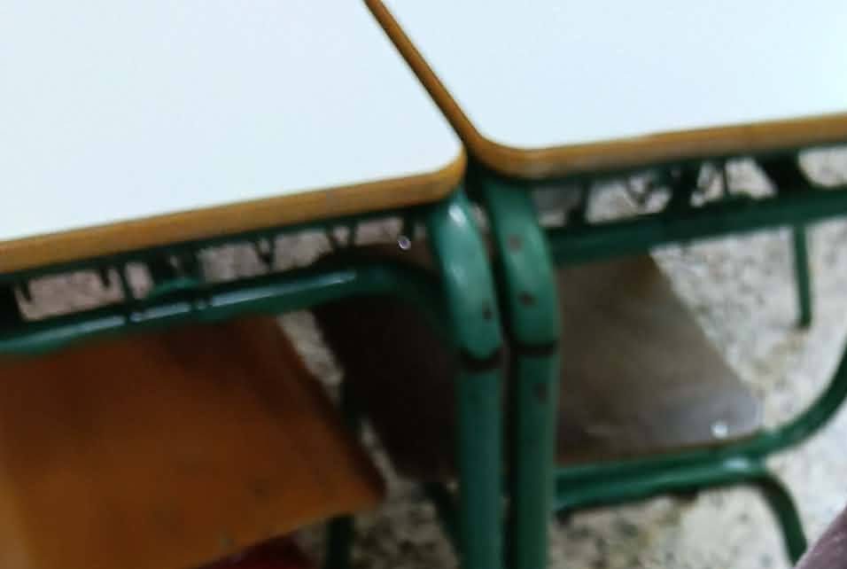 Σοβαρή καταγγελία στην Εύβοια: Φωτιστικό έπεσε από την οροφή εν ώρα μαθήματος, τραυματίστηκε μαθήτρια