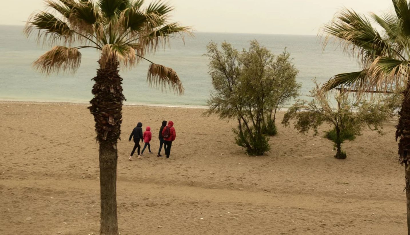 Αποπνικτική η ατμόσφαιρα λόγω αφρικανικής σκόνης – Την Τετάρτη θα είναι χειρότερα τα πράγματα