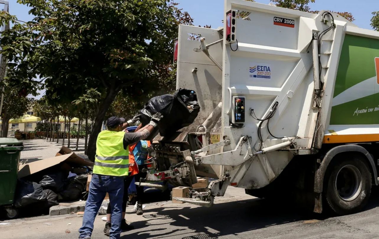 Το κουμπί του στοπ έσωσε τον άστεγο που βρέθηκε μέσα σε απορριμματοφόρο