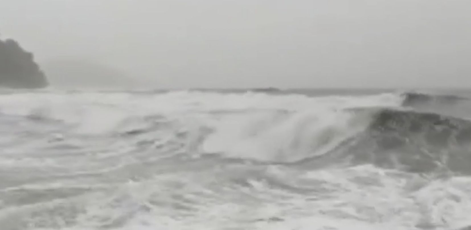 Εικόνες καταστροφής σε παραλιακή ζώνη της Εύβοιας