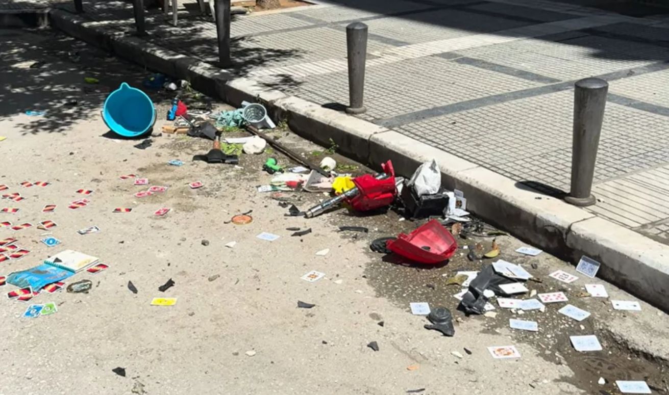 Ελεύθερη η μητέρα του 5χρονου που πετούσε αντικείμενα από το μπαλκόνι