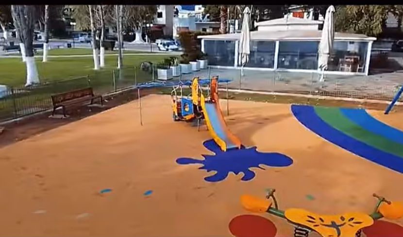 Έφτιαξαν από το μηδέν διαλυμένη παιδική χαρά στην Εύβοια