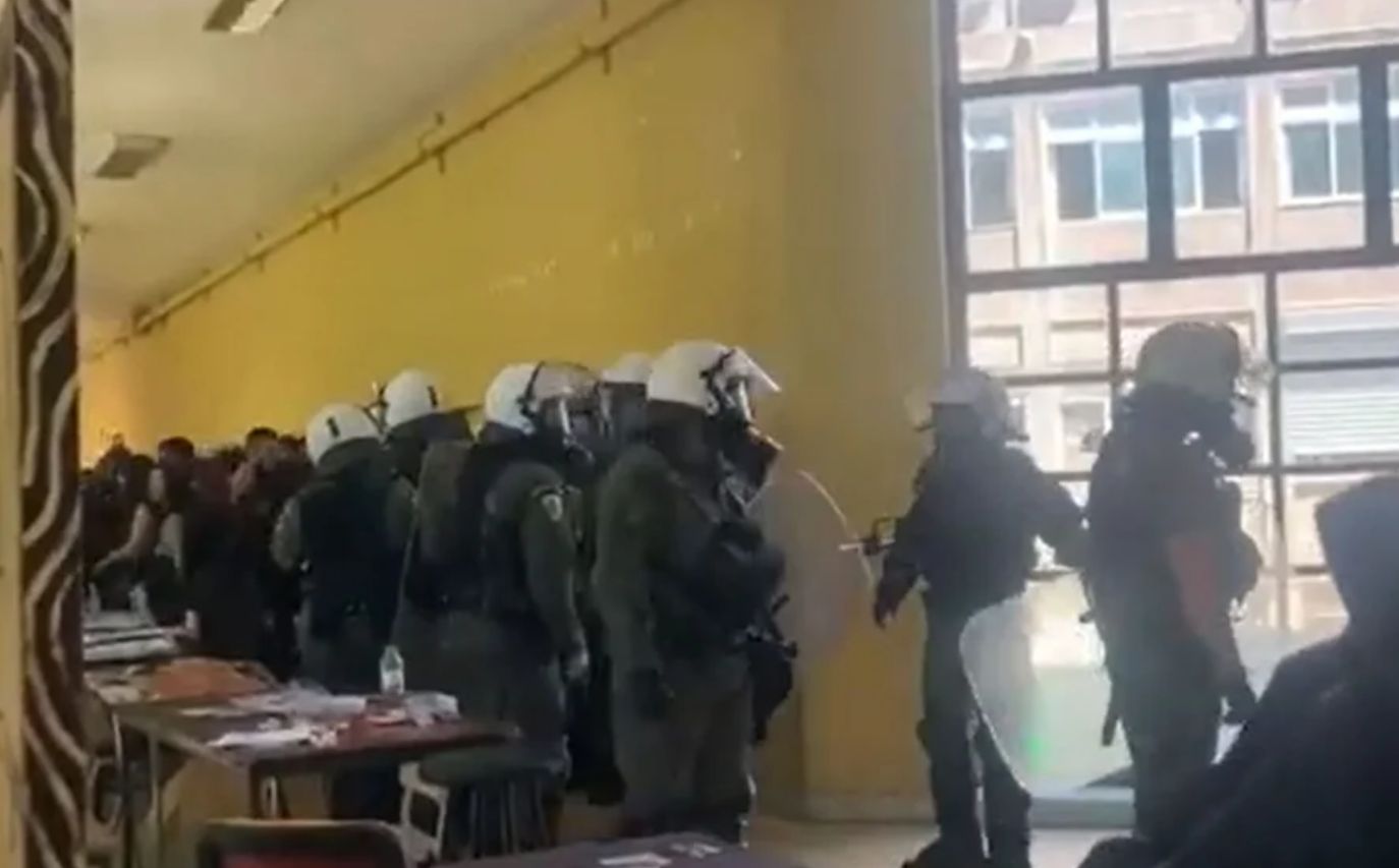 ΑΠΘ: Αντιεξουσιαστές επιτέθηκαν με ρόπαλα σε φοιτητές – Βίντεο σοκ