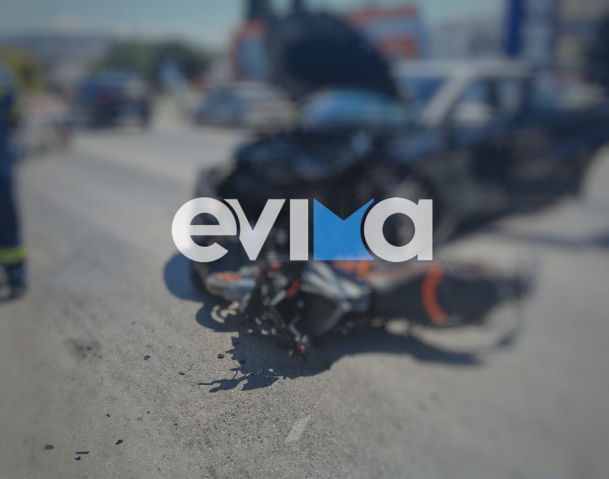 Σοβαρό τροχαίο στην Εύβοια: Σύγκρουση ΙΧ με μηχανή